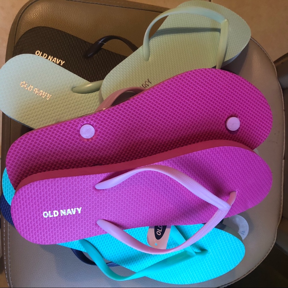 Flip flops 5 pairs size 11 mix with size 10 old N.